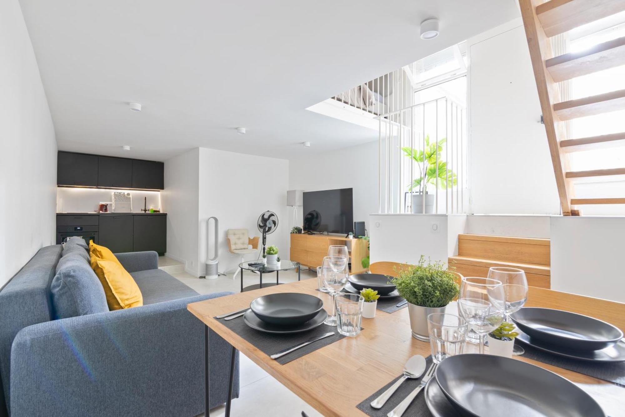 Luxurious Mezzanine Quartier Tour Eiffel Apartment *